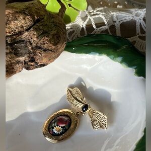 1928 Brand Floral Cameo Locket Brooch Enamel Gold Plated Vintage Exc. Condition